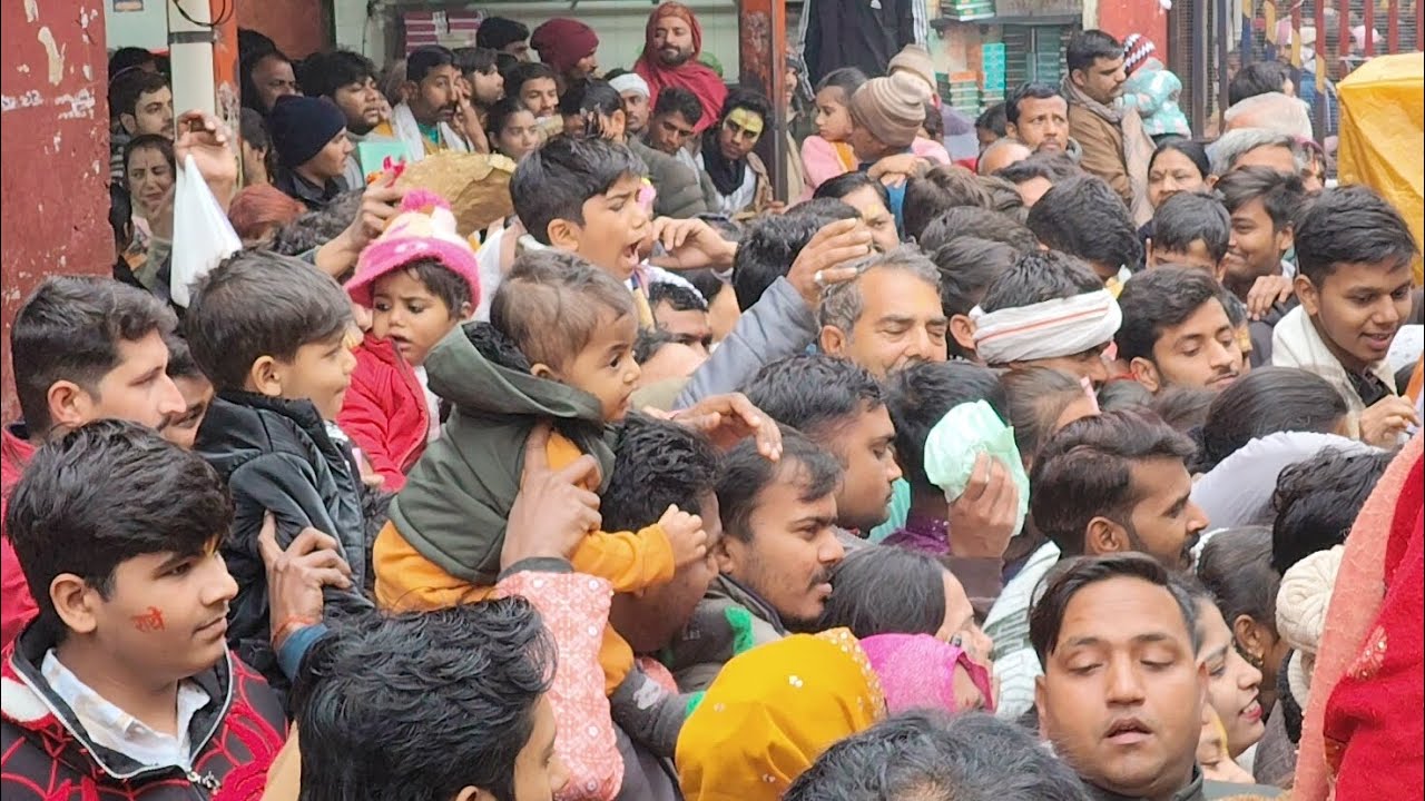 Banke Bihari Mandir jane ka rasta bacheor bujurgon ko na laiye Vrindavan dham bhakto ka praveshmarg