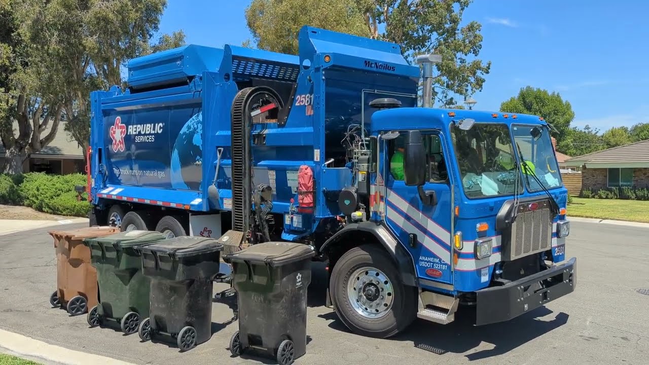 Brand New Peterbilt 520 McNeilus ZR Garbage Truck 2581