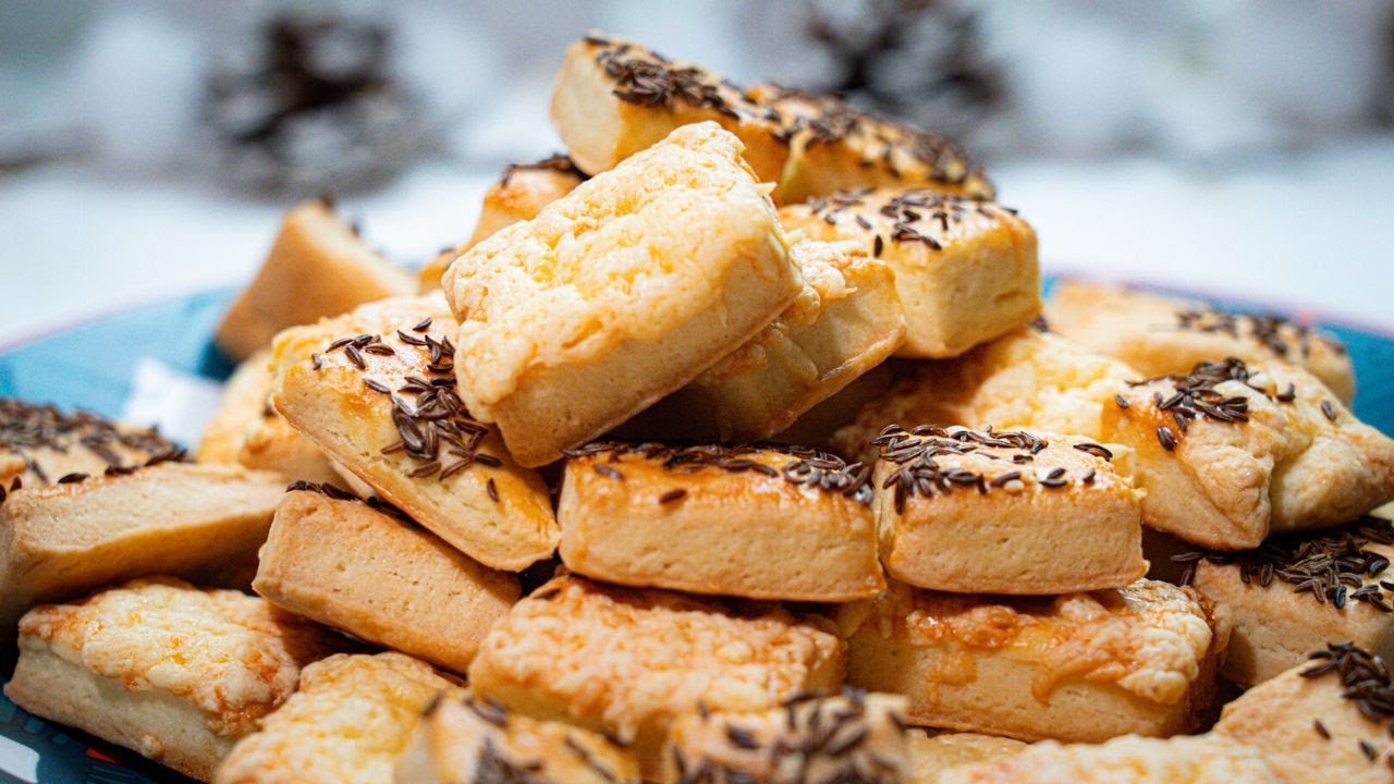 Wonderful savory snack recipe for Christmas simple, crumbly cheese