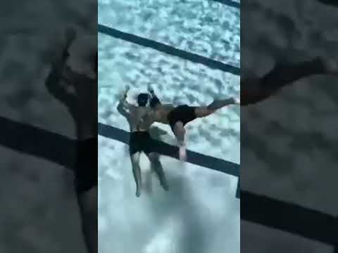 عملية إنقاذ غريق من قاع حمام السباحة   انقاذ