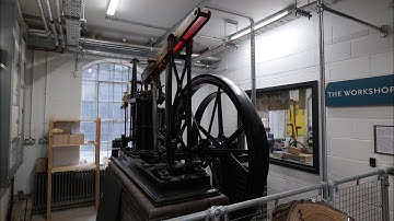 KLEINE VERBORGEN SPRINKHANEN STRALENMOTOR - DERBY MUSEUM OF MAKING