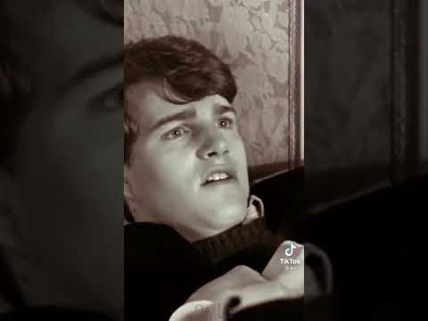 ليس لدي حياة I Don T Have A Life انا اعيش في الظلام I Live In The Dark 