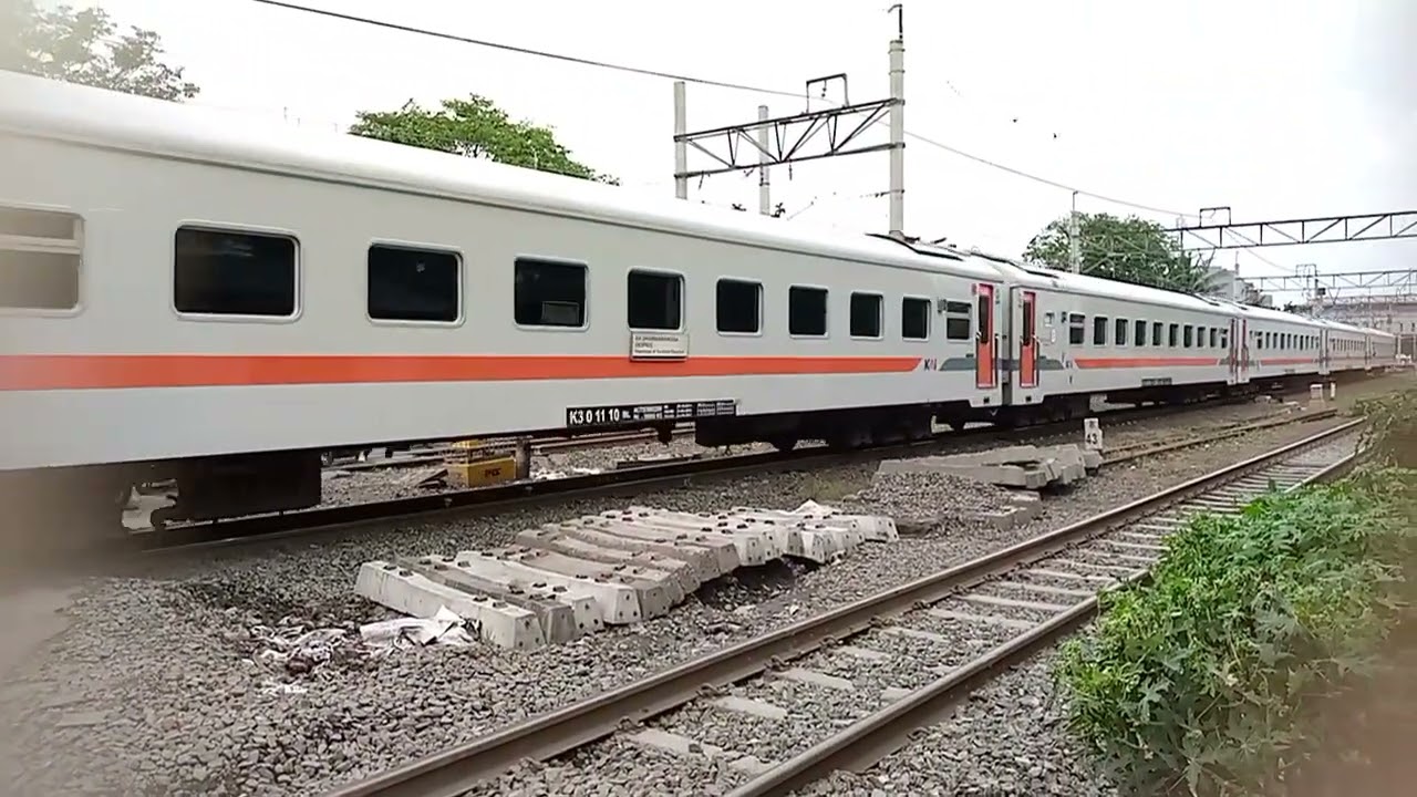 CC 2017722 BD kereta Dharmawangsa ka 166 