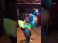 Slender Girl muimbi Dance style