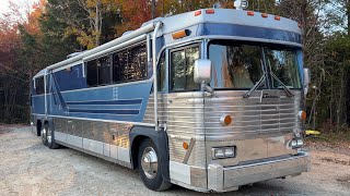 Beautiful vintage bus conversion 1970 MCI 7 detroit diesel 8v71