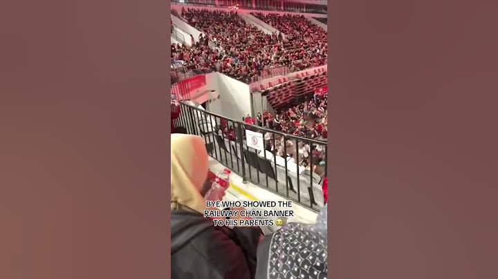 Who showed the railway banner to Chans parents😭#straykids #bangchan #railway #dominate_jakarta