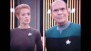 Star Trek: Voyager S4E12 Seven of Nine uses nano probes to bring Neelix back from the dead!