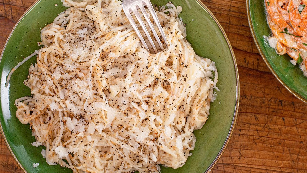 How To Make Cacio E Pepe With Celery Root (Celeriac) Noodles By Richard Blais | Rachael Ray Show