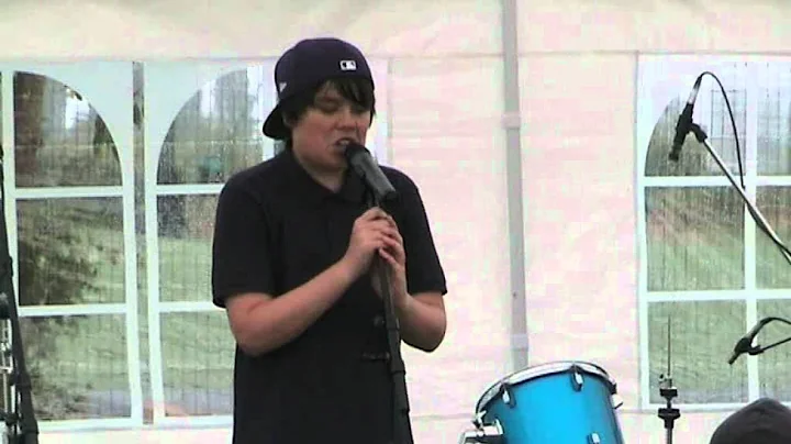 LUKE LUCAS (X FACTOR 2011) HALLELUJAH