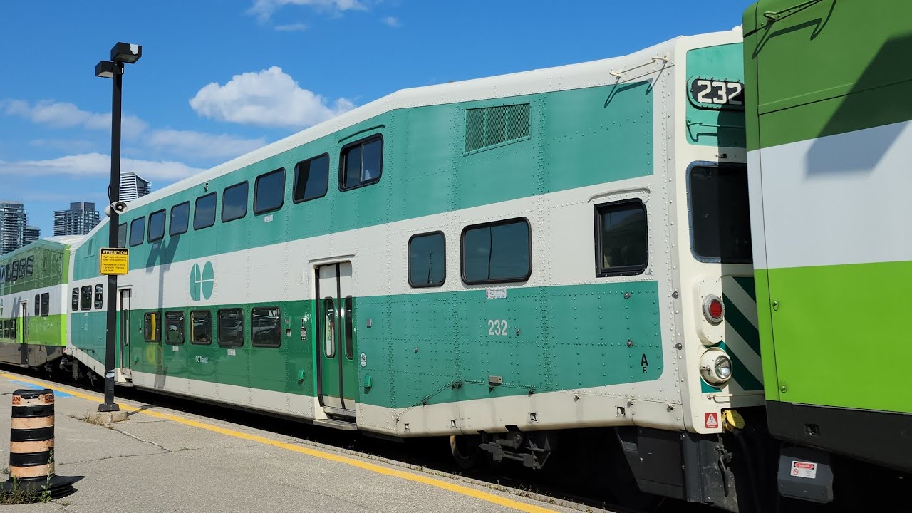 (Mid Old Cab Car 232) GO 1075 (Aldershot Express) - 329 With 615 At ...