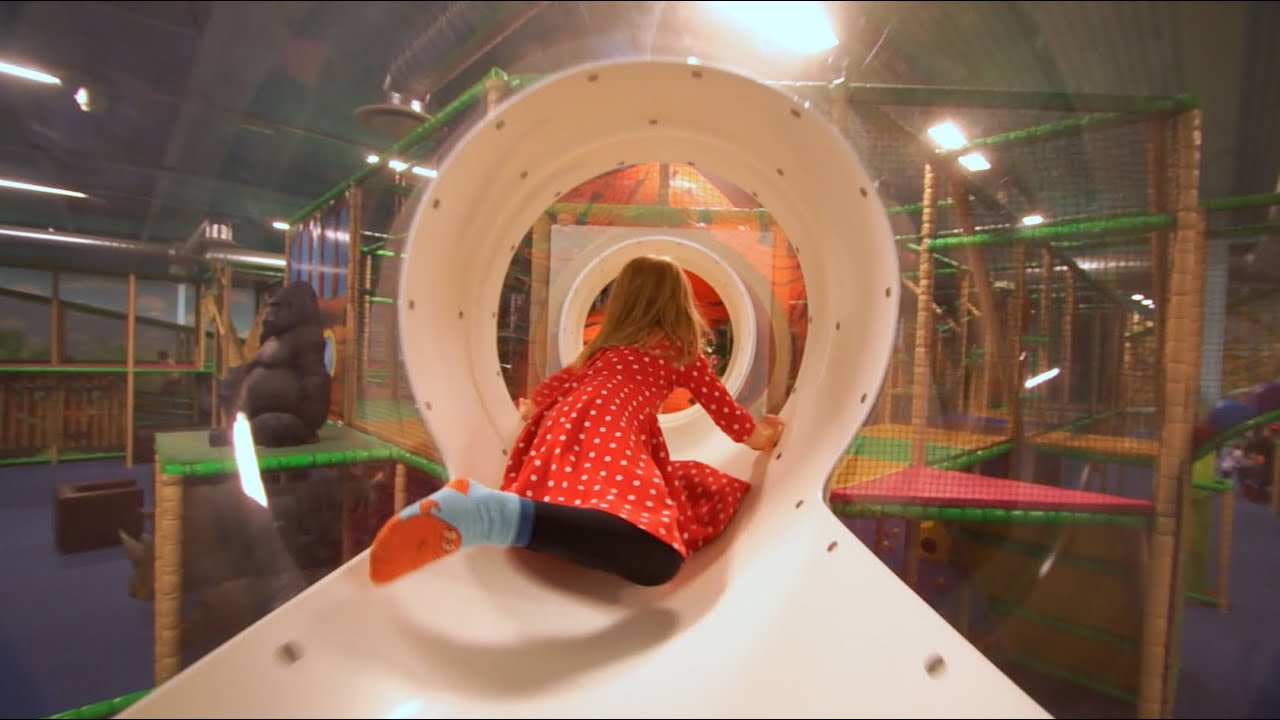 Leo's Lekland Camera Chase (indoor play) - YouTube