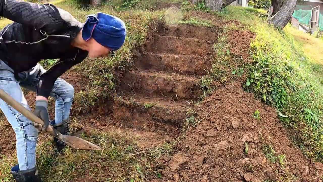 【京都府綾部市発】斜面に階段を作りました。