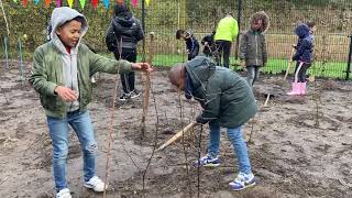 Tiny Forest Plantdag Amsterdam Zuid-Oost OBS de Schakel