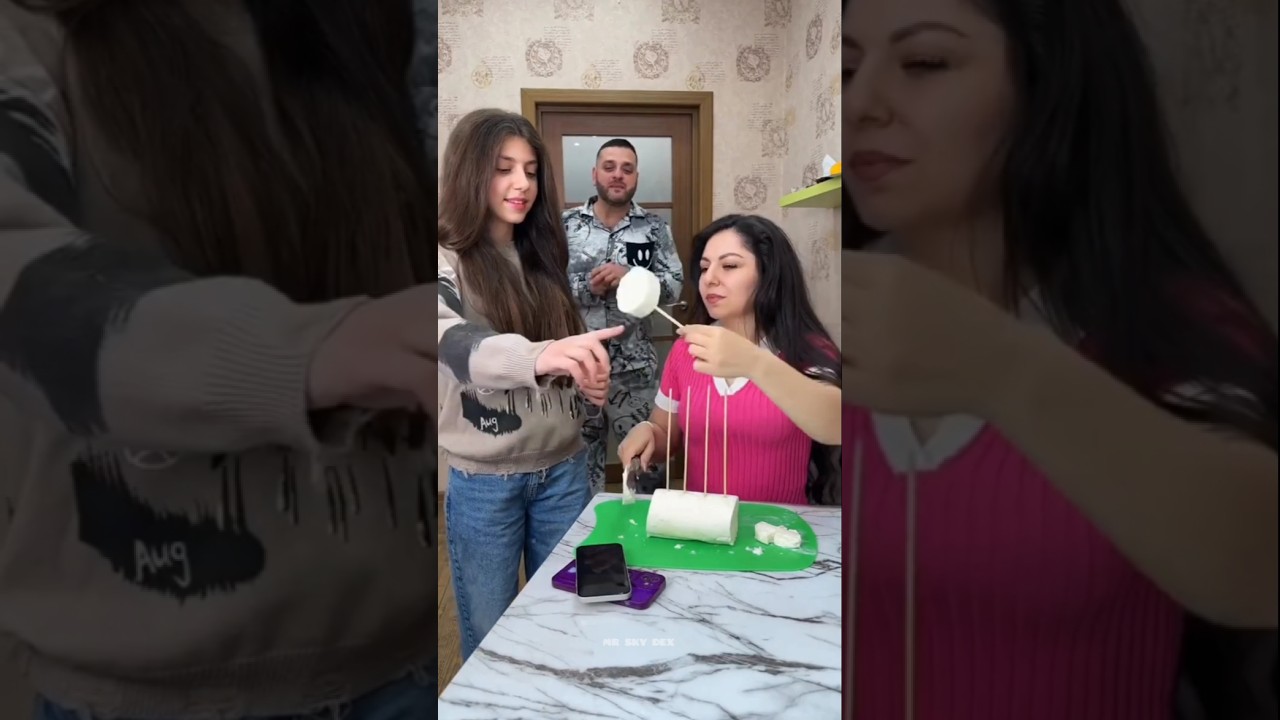 eat candy instead using📱😱~ mini wood toy- woodworking art skill/wood hand 