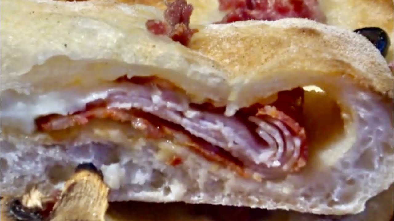 PIZZA DEL DIA 🍕 (2) l Rellena de carnes.l Embutidos italianos.l Masa 80% hidro.48 horas maduracion.