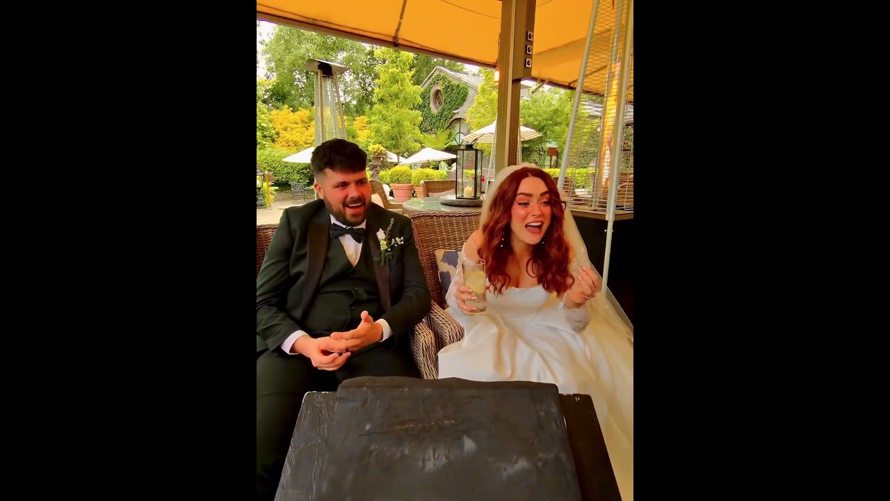 Wedding Caricature Reaction #WeddingEntertainment #IrishWedding #weddingcaricatures — video thumbnail