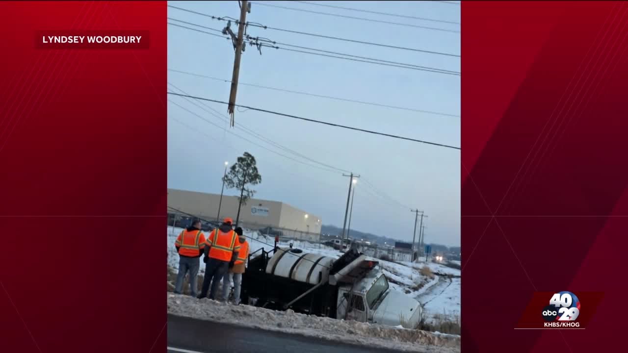 ARDOT truck hits power pole in Fort Smith, Arkansas - YouTube