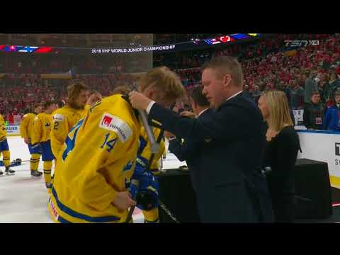 Swedish Player Throws His Silver Medal Into Crowd - Canada vs Sweden Gold Medal Game 2018 WJC 1.5.18