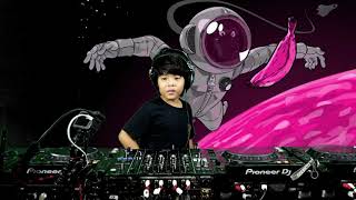 DJ Austin (Groove BKK & DJ Center Group present Thailand’s youngest DJ)