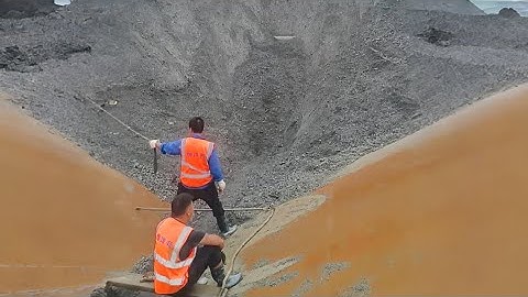 Barge unloading 3460 tons of phosphate rock - Part 2 - Relaxing video - Vlog of work on the barge