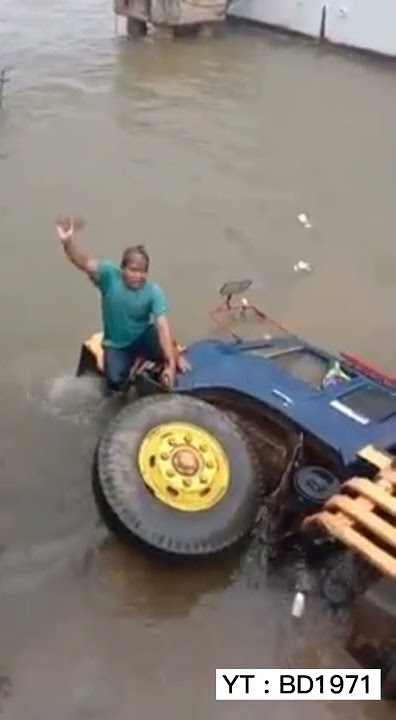 দেখুন ট্রাকটা কিভাবে পরে গেল😱😱