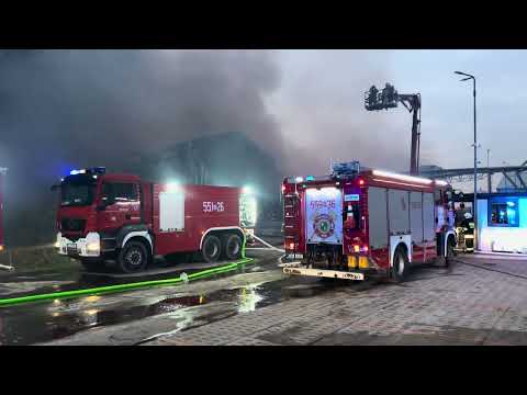 Pożar hal zakładu meblarskiego w Kaninie