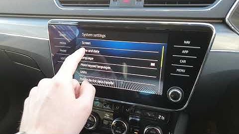 How to Change the Clock on a ŠKODA