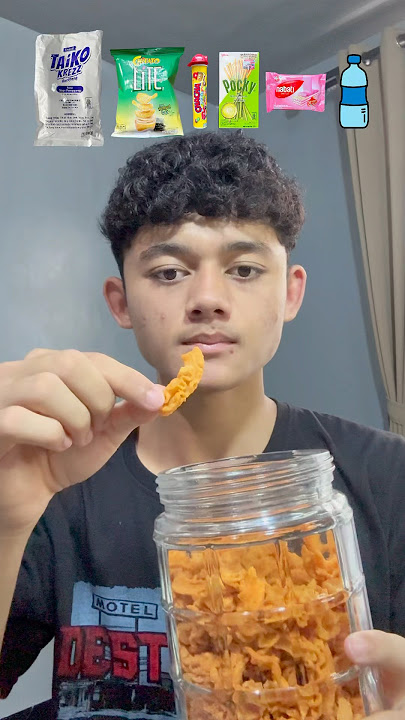 makan jajanan taiko rasa sapi panggang,chitato lite,chacha kuning dan nabati stroberi