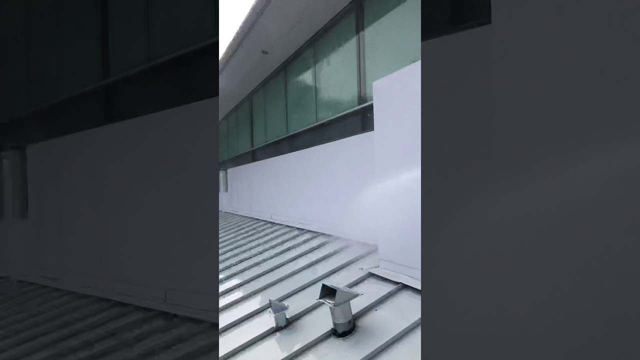 Professional House Washing service. Softwashing pro in Los Angeles, CA (818)964-1054