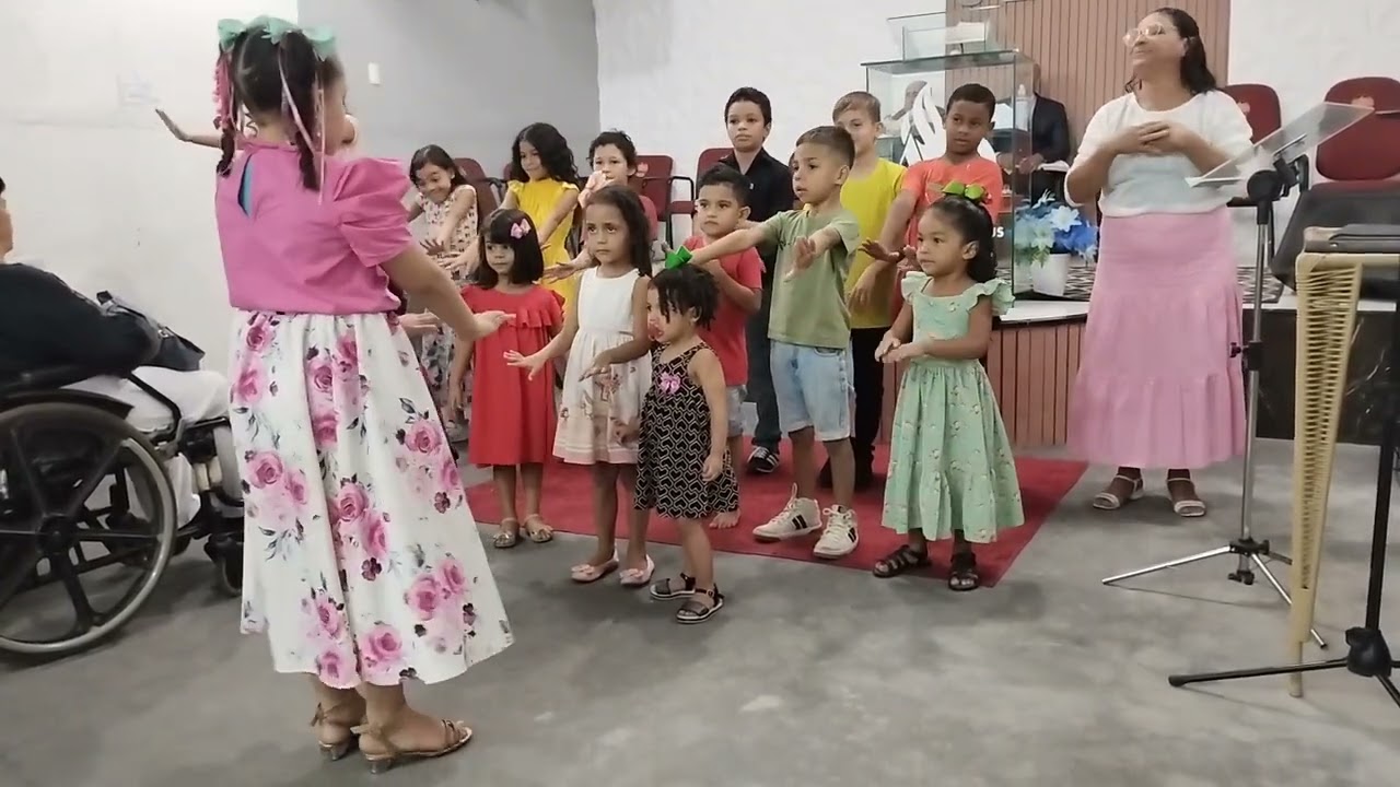 - COREOGRAFIA LIMPA O MEU CORAÇÃO JESUS | CORDEIRINHOS DE CRISTO | @EmilyeGui
