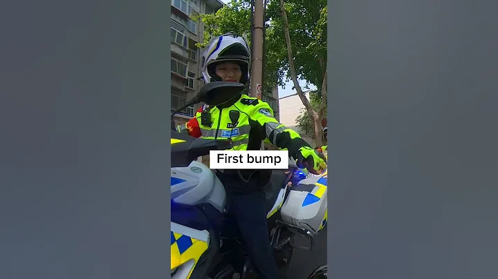 Traffic police are coming #shorts #motorcycle #motorcycles #motovlog #motogirl #bikergirl