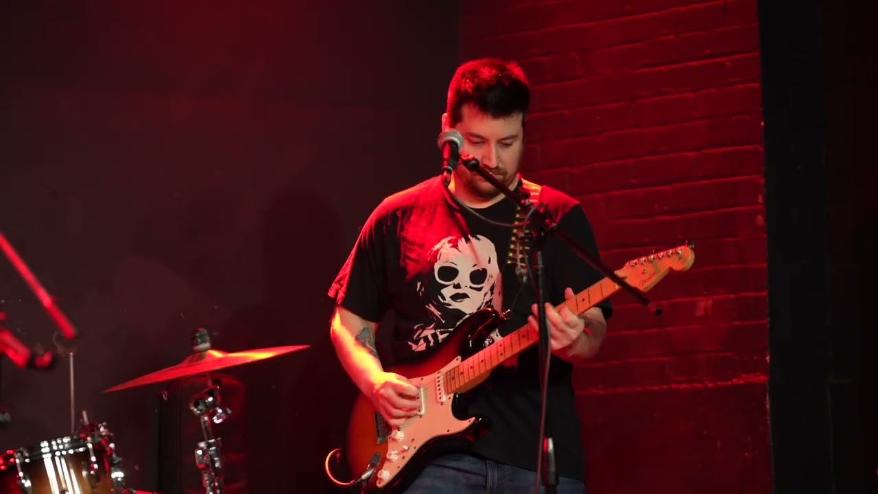 2025 12 21  Slappy Pappies live music, The Jungle, Somerville MA C0508