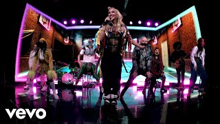 Gwen Stefani - Slow Clap (Live From Late Night Show With Seth Meyers/2021)