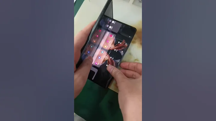 Galaxy Z Fold 4 display fail #shorts - 天天要闻
