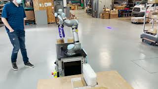 MiR 200 Robot, UR 5 & OnRobot Gripper