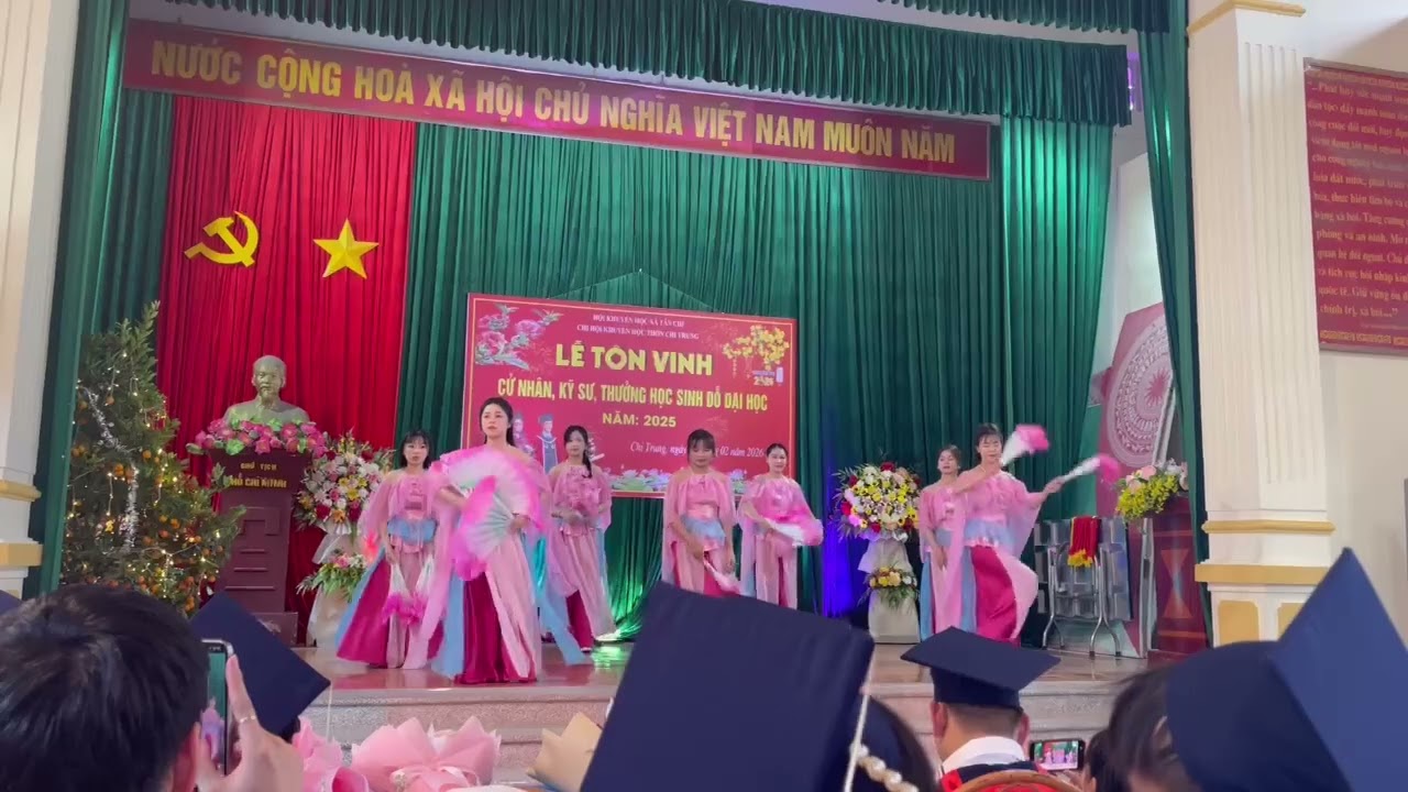 Múa chúc Tết mọi nhà - Chi Trung 