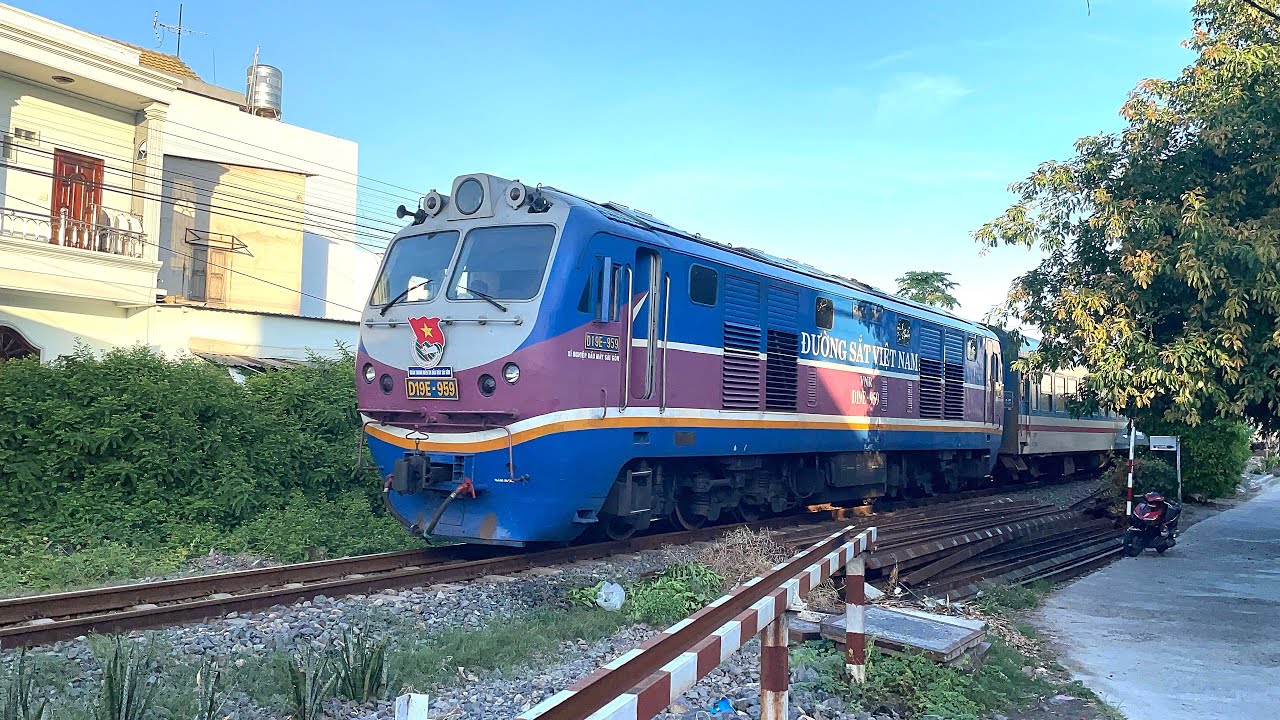 [948] D19E-959 kéo tàu SNT2 | Sài Gòn – Nha Trang | 05:53 - 24.05.2024 ...