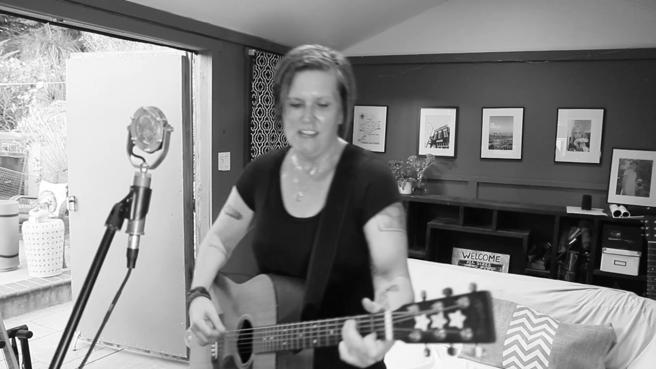 Garrison Starr - "Unchangeable" live acoustic auf YouTube ansehen Garrison Starr - "Unchangeable" live acoustic auf YouTube ansehen