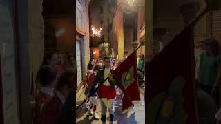 Amb els nens del Ball de Bastons per anar a veure Castell de Foc de Festa Major de Solsona