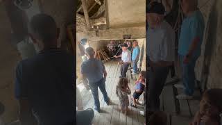 Tomás gamboa repicando las campanas de Elia (Navarra)