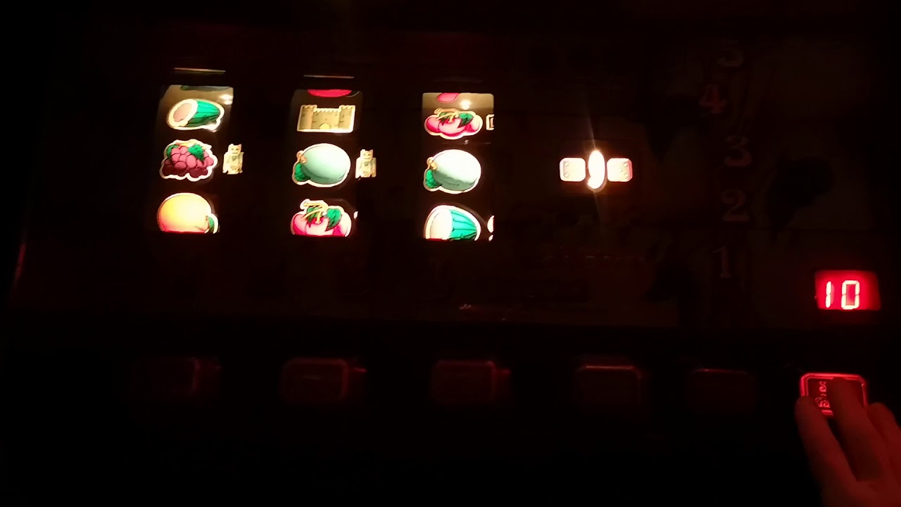 Electrocoin Labyrinth fruit machine quick few credits  (1990s)