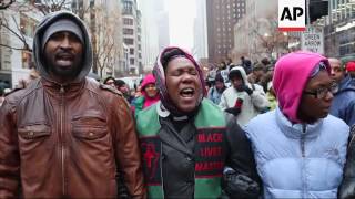 Chicago Protesters Tie Up Retail District