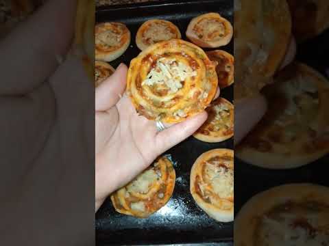 بيتزا رولي