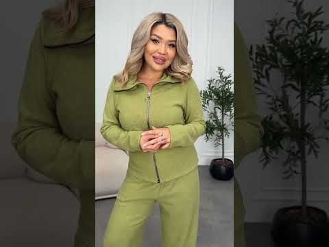 Красивий жіночий ангоровий в рубчик осінній костюм: кофта на блискавці та прямі штани, батал великі розміри, видео 1