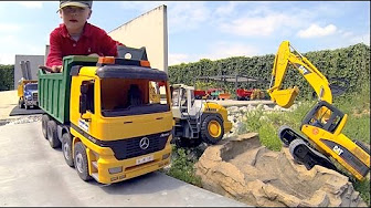 BRUDER TOYS BWORLD CONSTRUCTION - YouTube