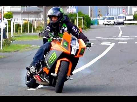 バイク神業 教習所で10cc ドリフトウイリー ばくおん Ktm1190rc8 Bike Stunt Ninja Japan Shin Kinoshita Dai Yabiku Youtube