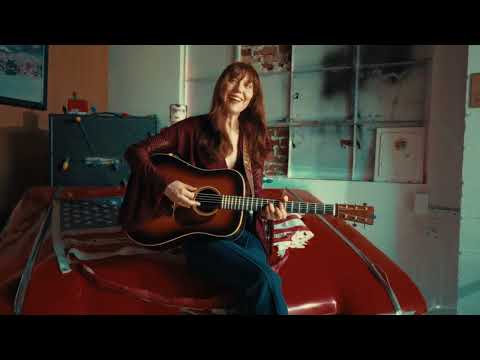 Molly Tuttle - The Highway Knows (Acoustic Version)