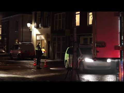 Man rent door Deventer met mes in zijn rug