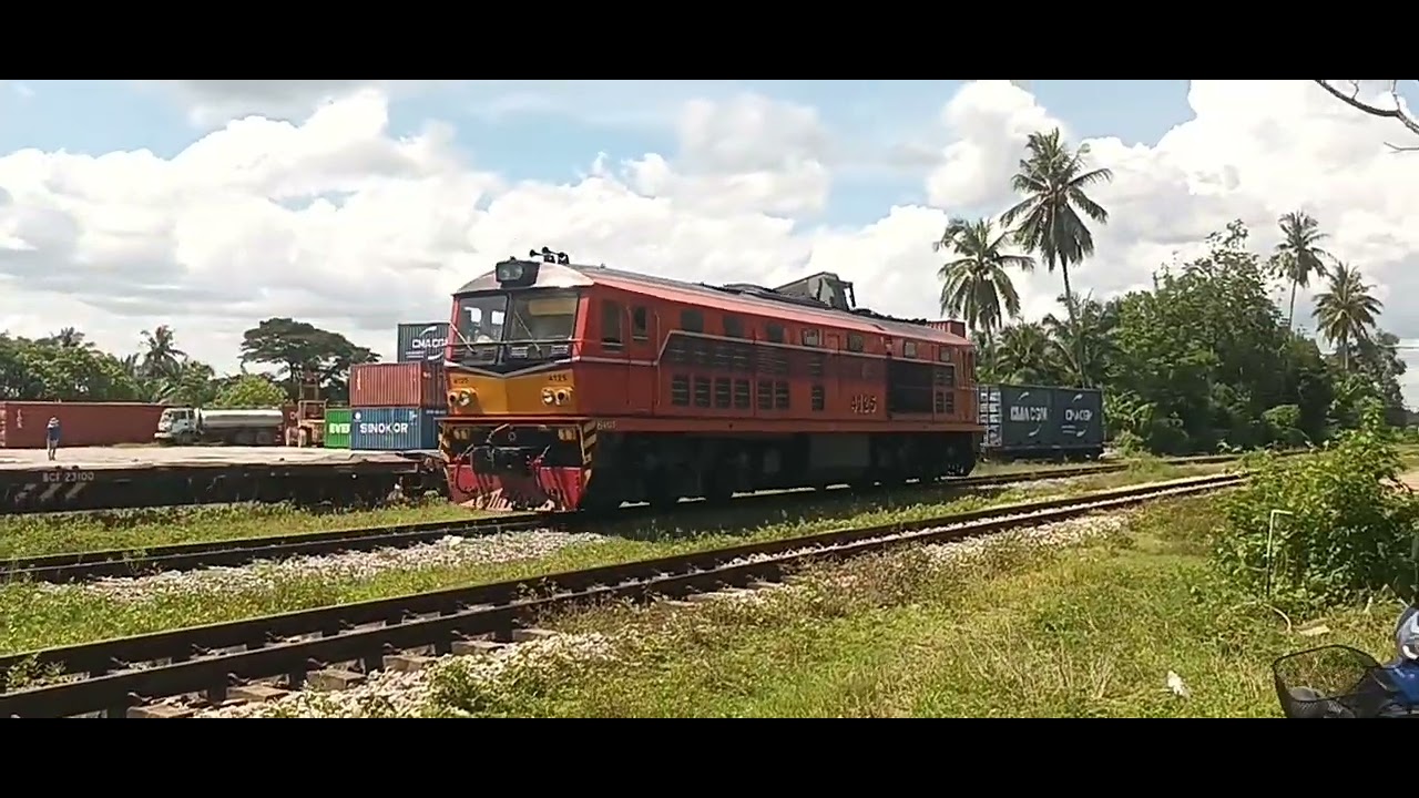 อากาศดีได้โอกาสถ่ายรถไฟที่กันตัง ขบวน168และขบวนรถสินค้า797สับเปลี่ยน798