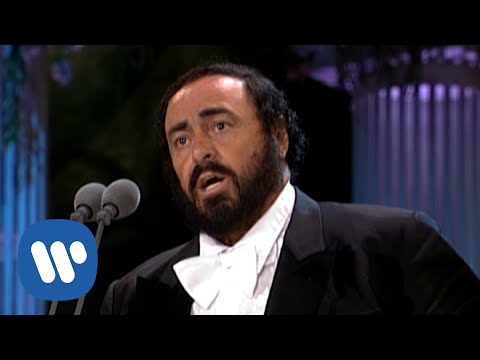 Luciano Pavarotti sings \